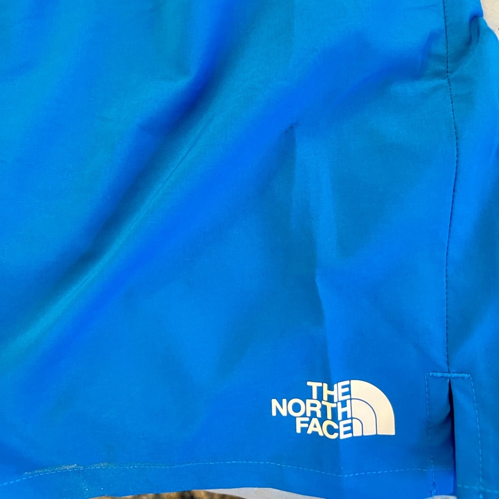 New North Face Men's Vibrant Blue Athletic Shorts size large. Beautiful!